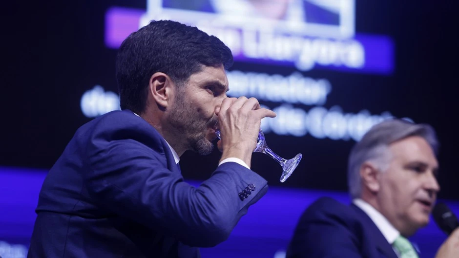 68322e6403ca2_940_529!