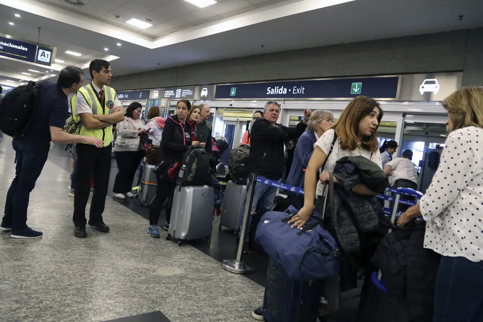 876077-paro-20controladores-20a-c3-a9reos
