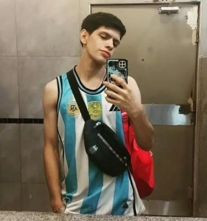 YIv6WO5xN_720x0__1-696x743