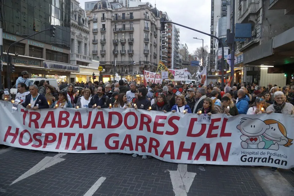los-trabajadores-del-hospital-garrahan-1024x683