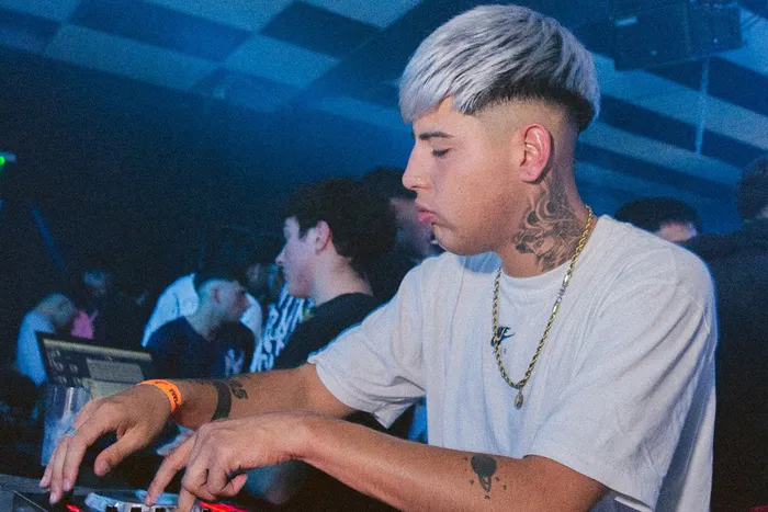 953247-dj-0