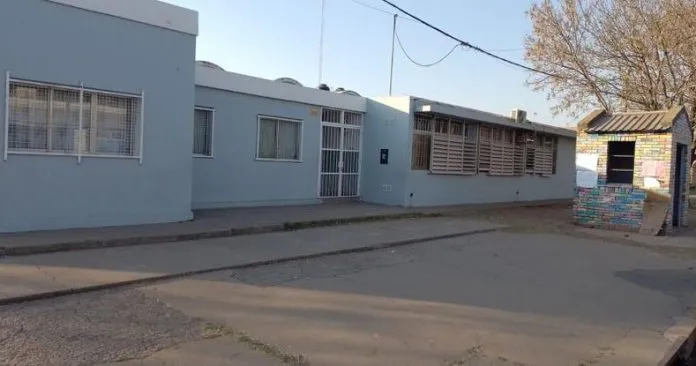 la-escuela-primaria-n-42-la-esquina-barranca-del-parana-y-solis-696x366