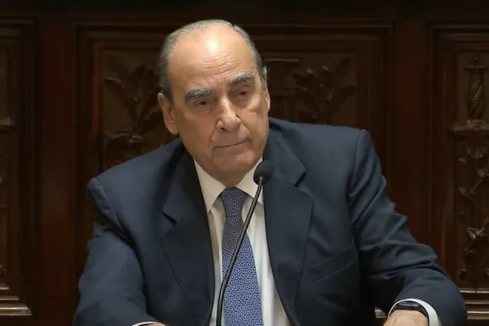 954354-guillermo-20francos