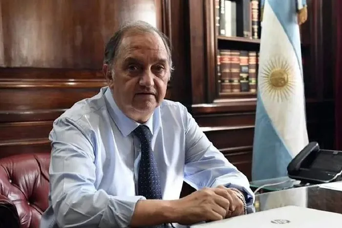 956954-carlos-linares-1-1200x731