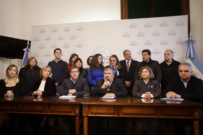 960811-senadores_0