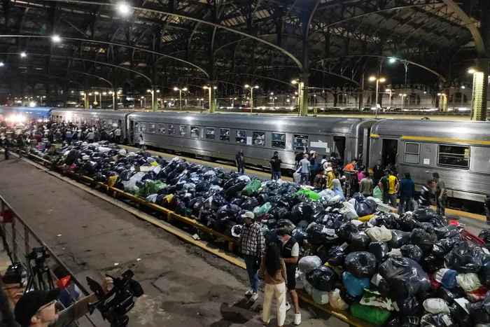 938603-tren-20solidario