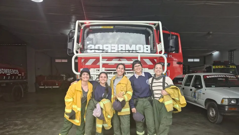 BOMBERAS-ROJAS-d7c0b8-30d857